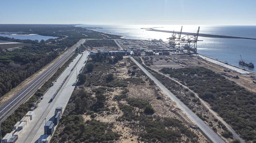 El presupuesto de licitación de la ampliación de la terminal ferroviaria del Muelle Sur del Puerto de Huelva es superior a 7,7 millones de euros.