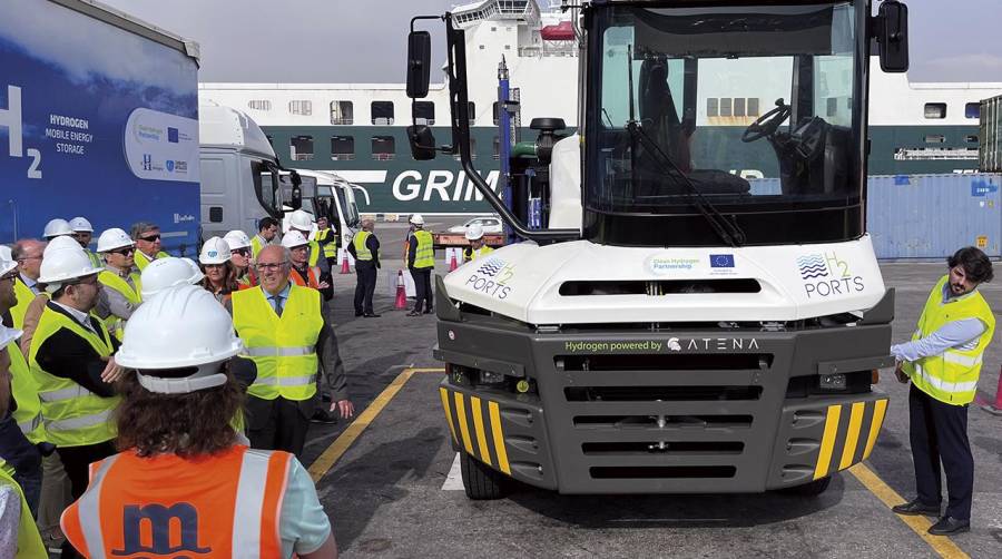 Valencia, primer puerto del mundo en operar con camiones propulsados por hidrógeno