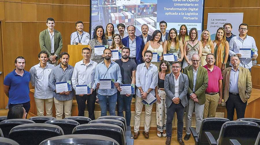 La primera edición del Curso de Experto en Transformación Digital aplicada a la Logística Portuaria ha contado con un total de 17 estudiantes.