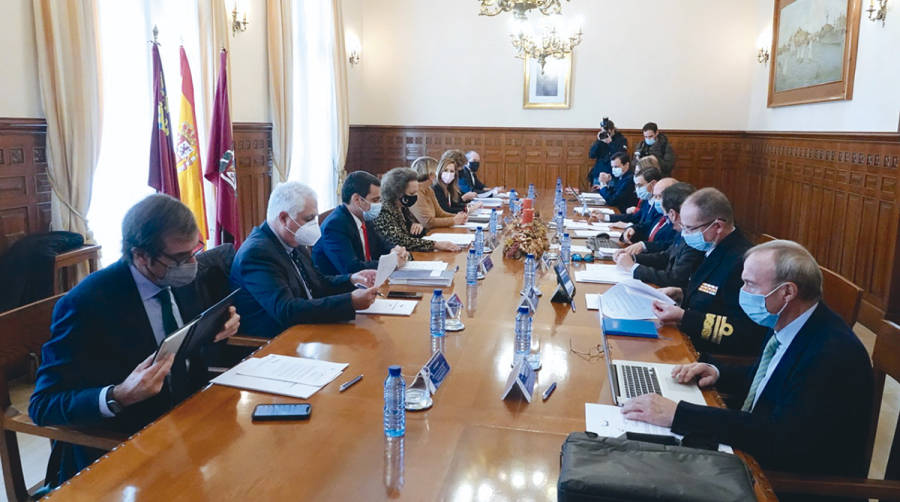 Miembros del Consejo de Administraci&oacute;n de la Autoridad Portuaria de Cartagena en su reuni&oacute;n de esta ma&ntilde;ana.