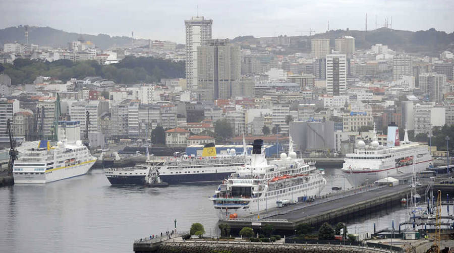 La AP de A Coru&ntilde;a muestra su atractivo para los cruceros con su primera escala cu&aacute;druple