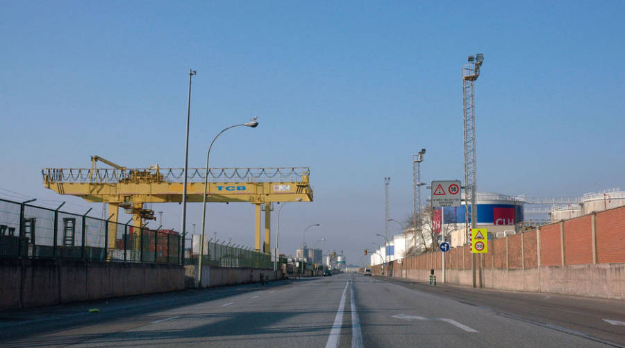 El Govern sigue mediando ante la CNC para que se retome la actividad en el Puerto de Barcelona