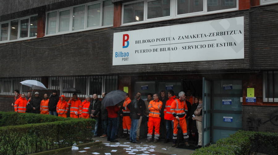 CEBEK considera que las exigencias de monopolio a la contrataci&oacute;n por parte de los estibadores son ilegales. Foto J.P.