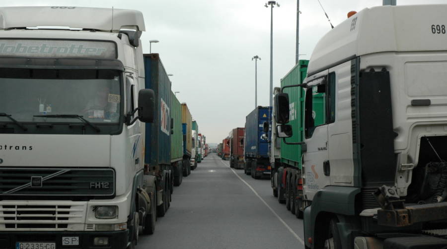 Las nuevas funcionalidades se integrar&aacute;n con los servicios ya disponibles en la plataforma e-puertobilbao y eportua. Foto J.P.