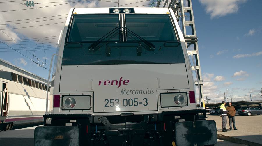 El intermodal internacional se suma al vag&oacute;n completo y Renfe cae en noviembre un 22%