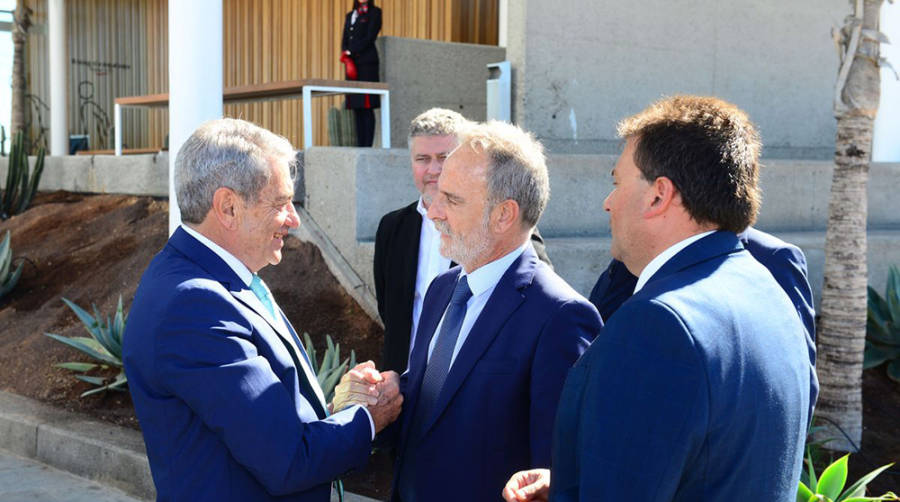 Salvador de la Encina visita la nueva terminal de Armas Trasmediterr&aacute;nea en Gran Canaria