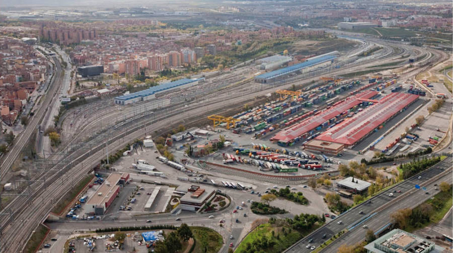 Vista a&eacute;rea de la terminal de Madrid Abro&ntilde;igal.