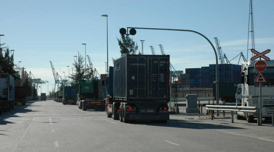 Desconvocadas las movilizaciones del transporte terrestre de contenedores de Barcelona