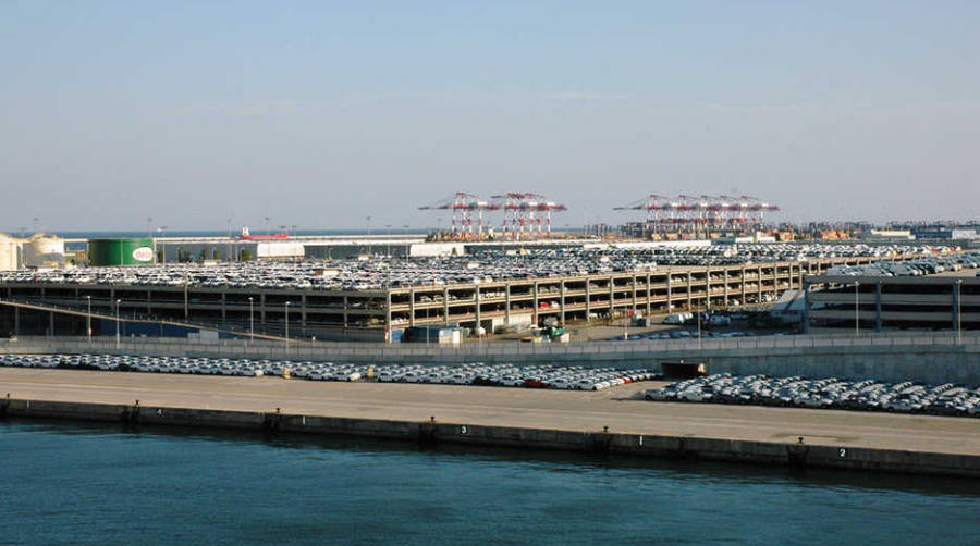 El Puerto de Barcelona es l&iacute;der en el tr&aacute;fico de autom&oacute;viles en el Mediterr&aacute;neo. Foto E. Garc&iacute;a.