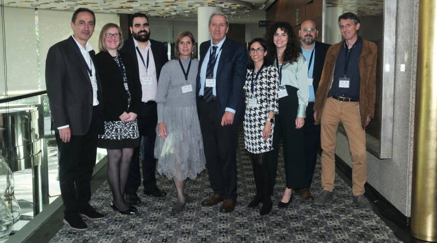 Eduardo Navarro y Mónica Mira junto al Equipo de FIMED presente en la jornada.