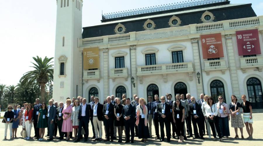 Miembros de la ESPO poco antes de comenzar su Asamblea en el Edificio del Reloj del Puerto de Valencia.