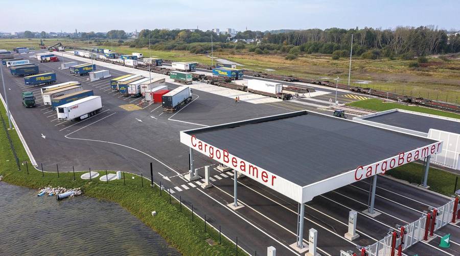 Los primeros testes en la ruta Kaldenkirchen (Alemania) -Domodossola (Italia), donde se amplió el transporte de semirremolques en ambas direcciones por carretera hasta el puerto de Génova.