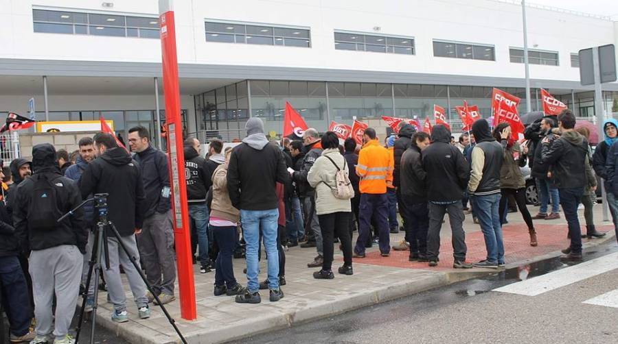 Im&aacute;genes de archivo de la primera huelga de trabajadores en marzo en el centro log&iacute;stico de Amazon San Fernando.