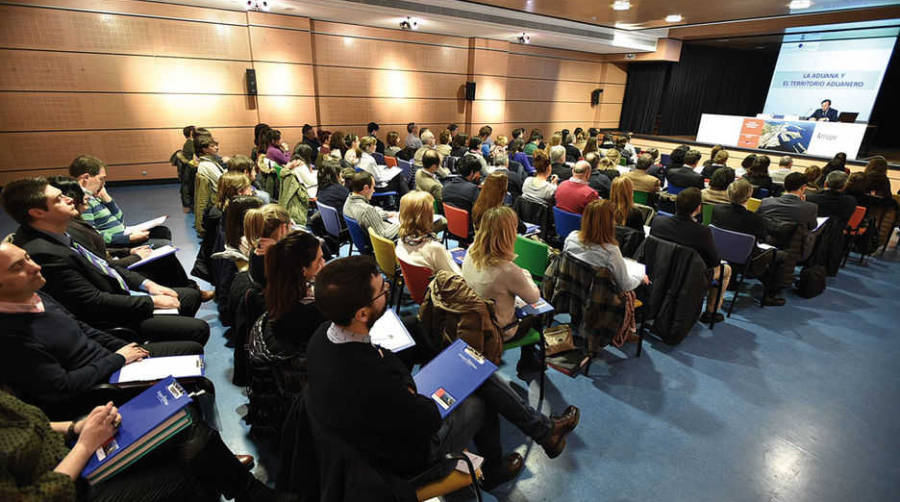 La comunidad portuaria de Bilbao realiza una valoraci&oacute;n muy positiva del VI Curso de Procedimientos Aduaneros