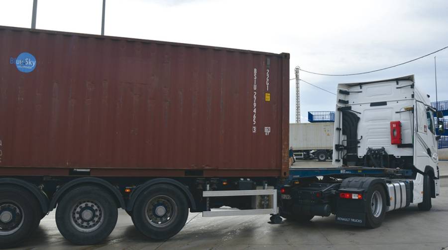 El transporte murciano estudia repercutir la subida del combustible a sus clientes