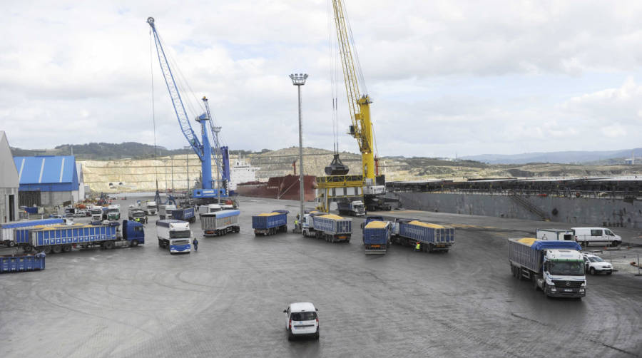 Galigrain, P&eacute;rez Torres, Bombeos y Transportes Carral, y Terminales Mar&iacute;timos de Galicia acometer&aacute;n obras en Punta Langosteira en superficies que totalizan 11.000 metros cuadrados.