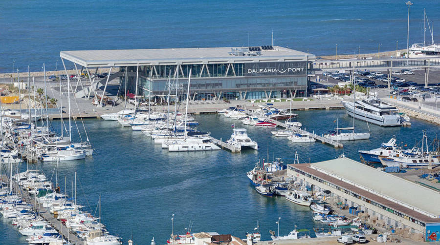 Sede de Bale&agrave;ria en el puerto de D&eacute;nia.