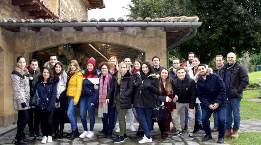 Petronor recibi&oacute; a los alumnos del M&aacute;ster de Gesti&oacute;n de Empresas Mar&iacute;timo Portuarias y Derecho Mar&iacute;timo de Deusto.