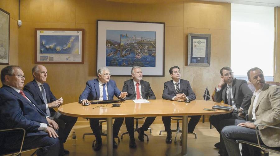 El presidente de Canarias analiza los principales proyectos de Puertos de Tenerife