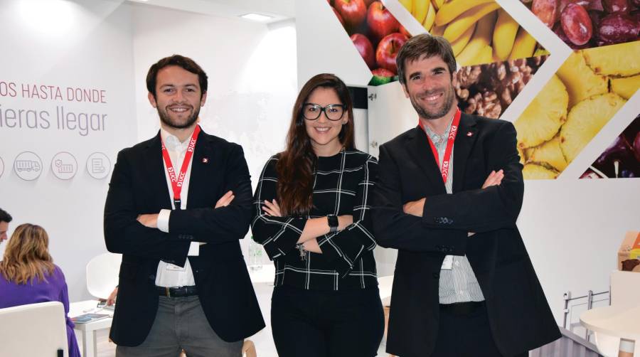 Jorge Jenschke, procurement; Fernanda Canevaro, Country Manager Perú; y Rodrigo Baeza, Commercial Manager Chile. Foto B.C.