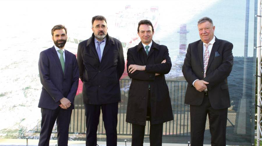 En la imagen, Óscar Fernández, presidente de Shell España; Lluís Salvadó, presidente de Port deBarcelona; Arturo Gonzalo, consejero delegado de Enagás y Trygve Seglem, fundador y propietario de Knutsen. Foto J.P.