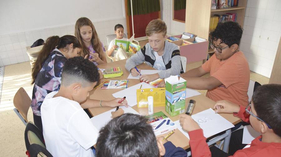 La tradicional campaña de Aportem de apoyo al comienzo de curso de los niños y niñas del marítimo ha sido este año especialmente completa.