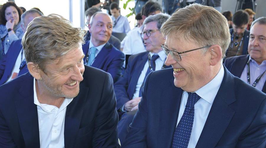 Wayne Griffiths, CEO de SEAT; y Ximo Puig, presidente de la Generalitat Valenciana, el día de la presentación del proyecto de la gigafactoría en Parc Sagunt II. Foto: Raúl Tárrega.