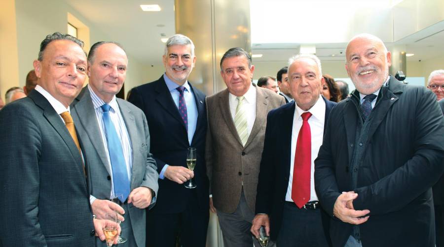 La comunidad portuaria de Valencia celebra el cóctel de Navidad más feliz de los últimos años