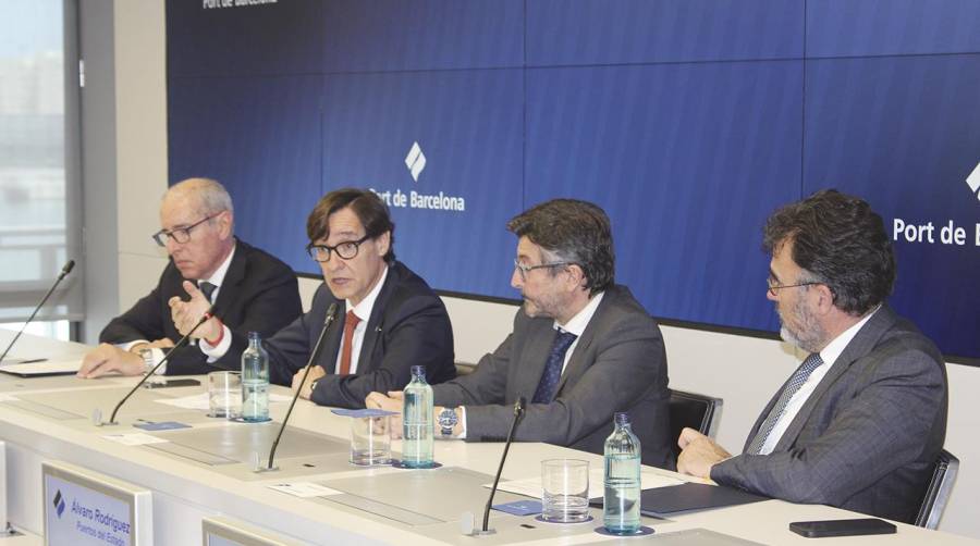 José Alberto Carbonell, presidente entrante de Port de Barcelona; Salvador Illa, presidente de la Generalitat de Catalunya; Álvaro Rodríguez Dapena, presidente de Puertos del Estado; y Lluís Salvadó, presidente saliente de Port de Barcelona. Foto M.V.