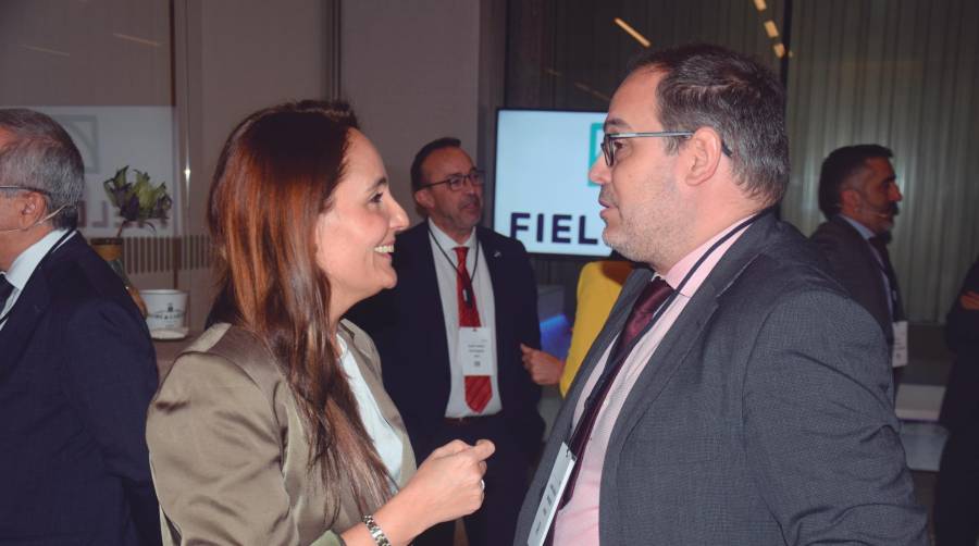 María Tena, directora de Logística de AECOC, y José Antonio Sebastián, comisionado del Corredor Atlántico. Foto M.J.