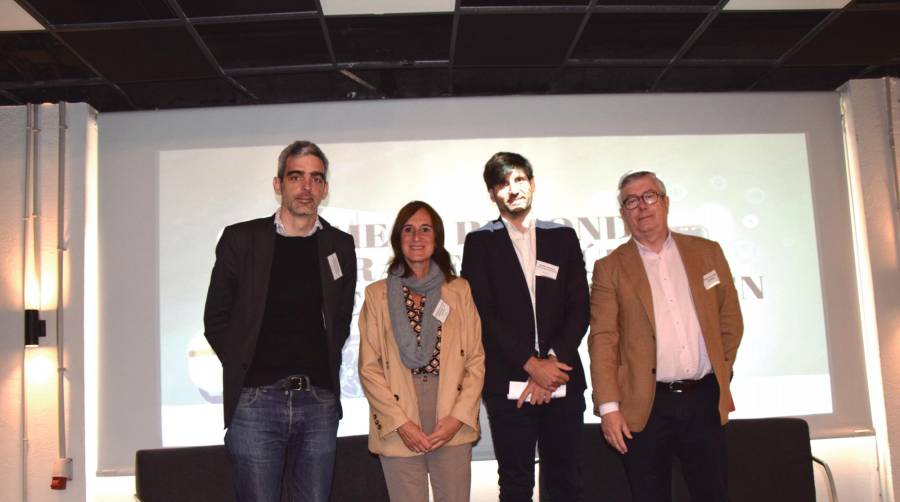 Marc Iglesias, jefe de servicio de gestión de Movilidad Sostenible de Barcelona; Jone Argoitia, directora del departamento de Movilidad del ayuntamiento de Donostia; y Javier Carvajal, miembro del departamento de Planificación de la Movilidad Ayuntamiento de Madrid. Foto M.C.