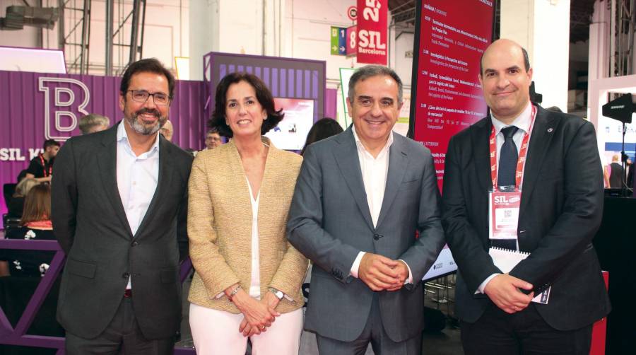 De izquierda a derecha, Javier Gándara, presidente de ALA; Elena Seco, directora general de ANAVE; Ramón Valdivia, vicepresidente ejecutivo de ASTIC; y Miguel Jiménez, director de Diario del Puerto. Foto B.C.