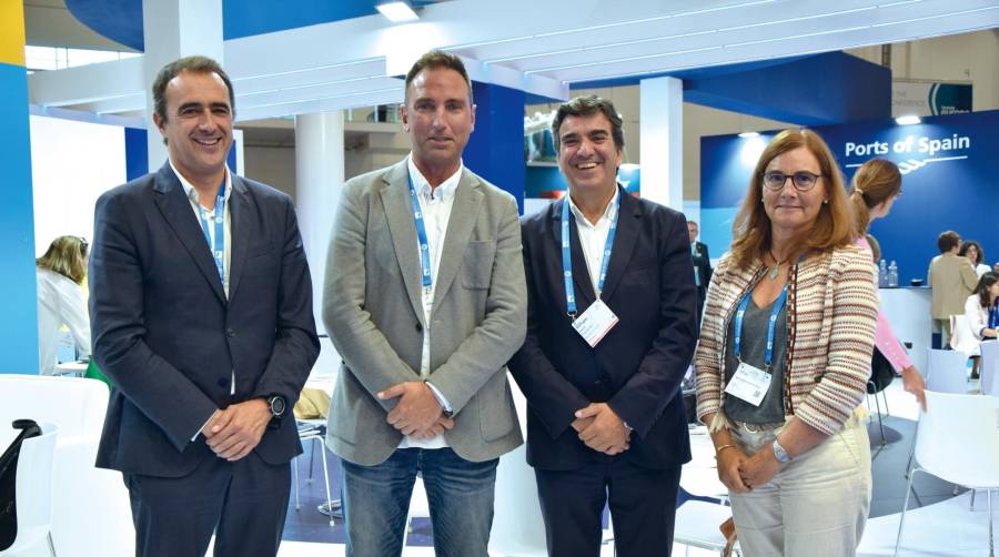 Juan Diego Pérez, director; Óscar López, responsable comercial de MEGA; Martín Fernández Prado, presidente de la AP; y Samanta García-Carro, jefa de la Unidad Comercial de la AP. Foto B.C.