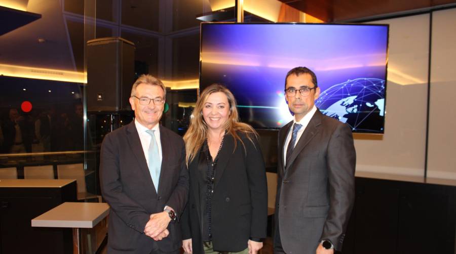 Desde la izquierda: Santiago Garcia-Milà, presidente de Portic; Chelo Otero, directora adjunta de Portic y Javier Gallardo, director general de Portic, en el acto de celebración del 25 aniversario de la entidad. Foto C.C.