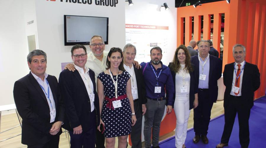 Desde la izquierda: Roberto Bartolomé, UniportBilbao; Troy Collard, director general de Paceco Corp.; Miguel Soler, CEO de Paceco Momemtum; Irene Sánchez Peñas, directora de Servicios; May de Damborenea, Paceco; Jorge Segura, CSP Iberian Terminal Bilbao; Nuria Fominaya, CMO; Eduardo Laboa, CFO; Jon Pastrana, Debusman. Foto J.P.