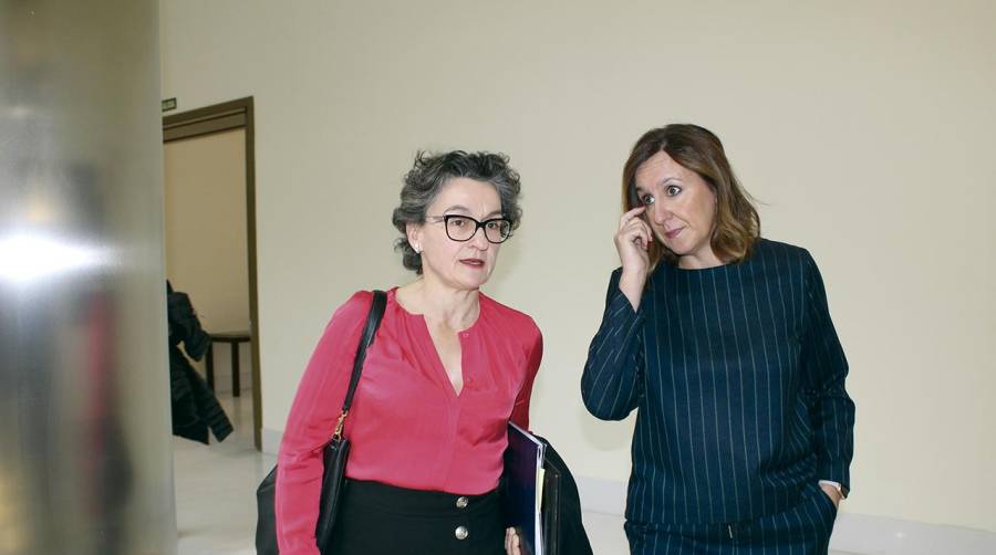 La presidenta de la Autoridad Portuaria de Valencia, Mar Chao, junto a la alcaldesa de Valencia, María José Catalá, tras el consejo de administración. Foto: J.C.P.