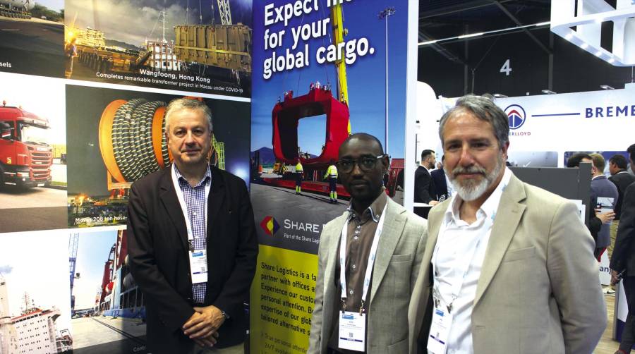 Óscar Santisteban, director de Project Cargo de Share Logistics Spain; Eric Sekanyana, de Share Projects en Róterdam; y Mike Jáuregui, Overseas Director de Share Logistic Spain. Foto J.P.