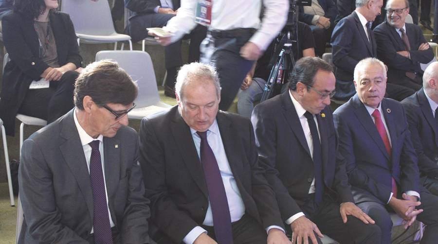 Salvador Illa, presidente de la Generalitat; Jordi Hereu, ministro de Industria; Josep Rull, presidente del Parlament de Catalunya; y Pere Navarro, delegado especial del Estado en el CZFB. Foto M.V.