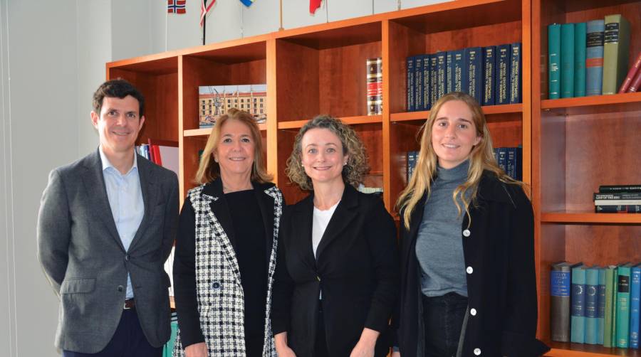 Desde la izquierda: Pablo Ibáñez, Alicia Montañés, Celia Lopera y Paloma Attard, de Muñoz &amp; Montañes Abogados. Foto L.D.