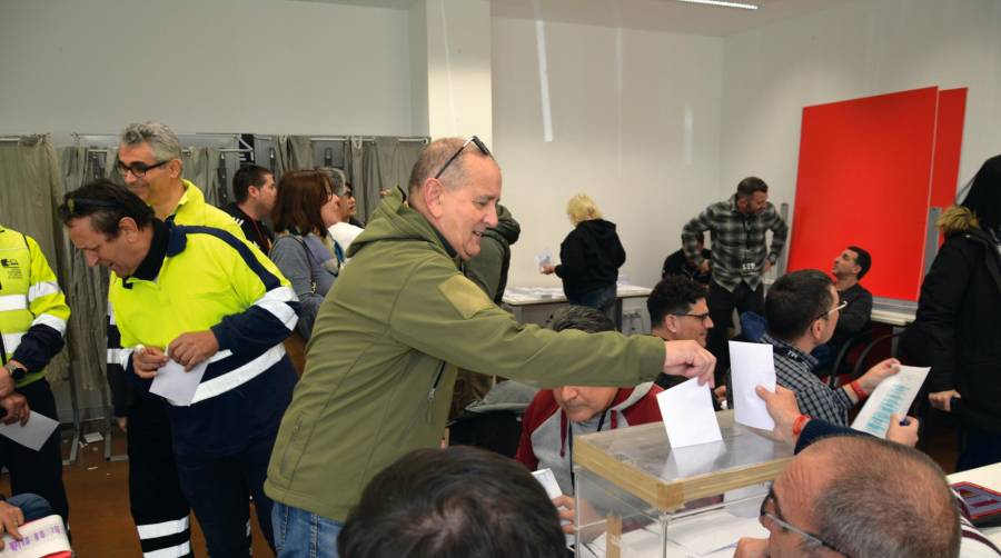 Los estibadores del Puerto de Valencia decidirán si dan luz verde al Convenio Colectivo. Foto R. T.