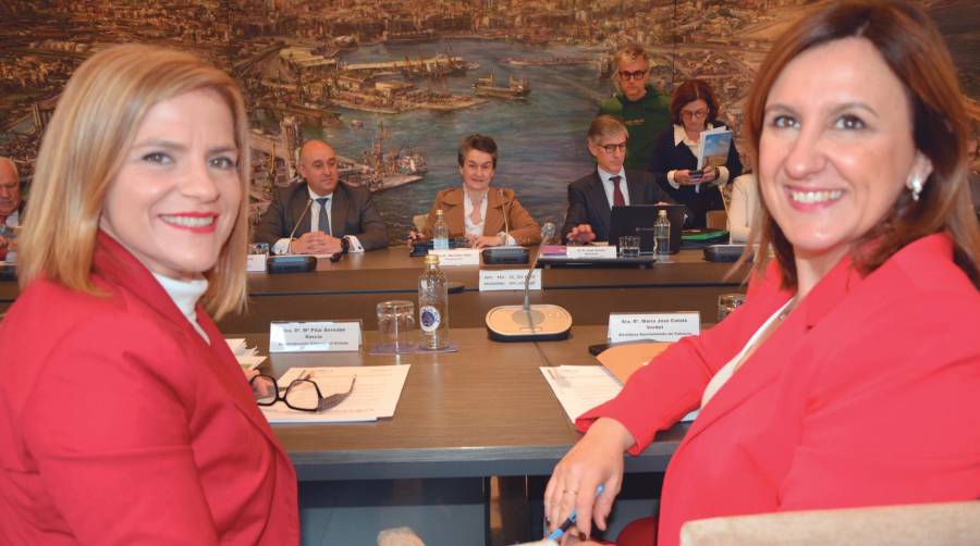 La delegada del Gobierno, Pilar Bernabé, y la alcaldesa de Valencia, María José Catalá (en primer plano), asistieron al primer Consejo de Administración de la APV del año, presidido por Mar Chao. Foto J.C.P.