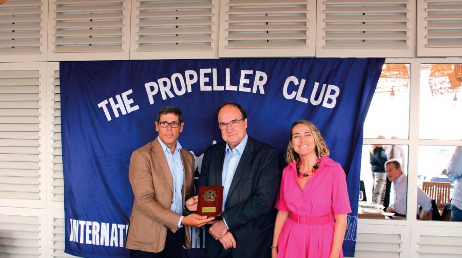 Gonzalo Sanchís, presidente de Propeller Barcelona; Josep Maria Fortuny, subdirector general de Ordenación del Transporte y Desarrollo Sectorial de la Dirección General de Transportes y Movilidad de la Generalitat de Catalunya, y Núria Burguera, vicepresidenta del Propeller Barcelona. Foto J.C.S.