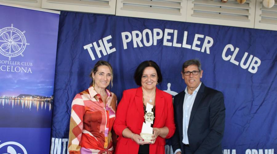 Nuria Burguera, vicepresidenta de Propeller Barcelona; Judith Viader, directora general de Frit Ravich, galardonada con el 11º Premio Propeller y Gonzalo Sanchís, presidente de Propeller Barcelona. Foto C.C.