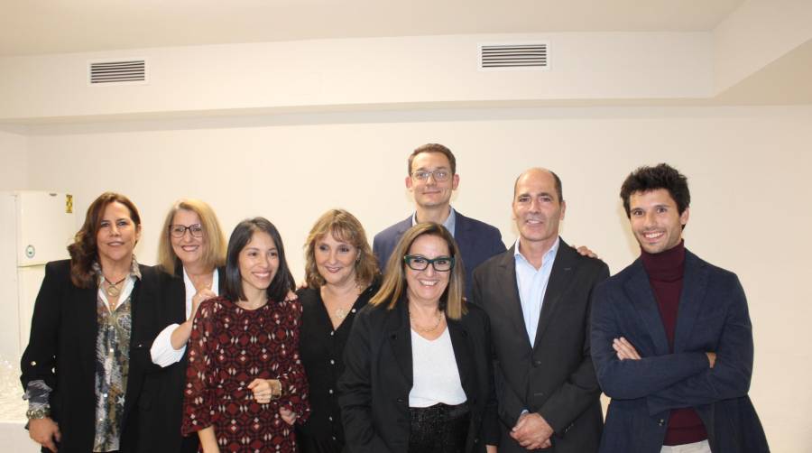 El equipo de Cargo Wine y Cargo Club durante el acto de inauguración de sus nuevas oficinas y almacén. Foto M.V.