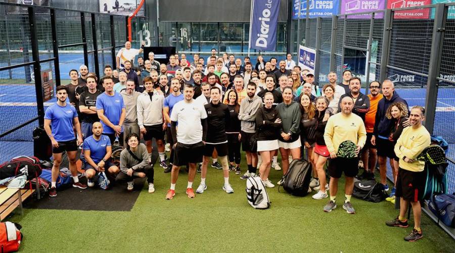 Participantes en el I Torneo de Pádel Diario del Puerto para Empresas del Sector Logístico. Foto R. T.