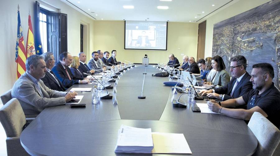 Miembros del Consejo de Administración de la Autoridad Portuaria de Valencia. Foto D. P.