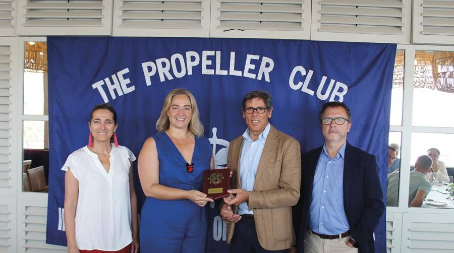 Nuria Burguera, Propeller Club de Barcelona; Cristina Martín Lorenzo, Usyncro; Gonzalo Sanchís, presidente del Propeller Club de Barcelona y Agustí Filomeno, Port de Barcelona. Foto JCS.