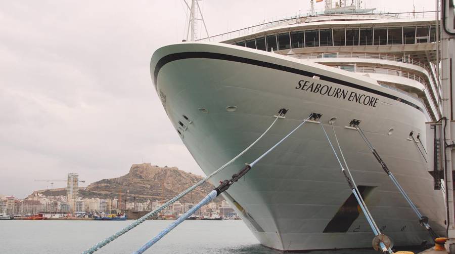 El Puerto de Alicante gana posiciones entre los cruceros de lujo