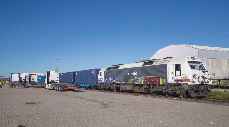 Adif licita una instalación de carga intermodal para UTIs en la terminal de mercancías de Jerez