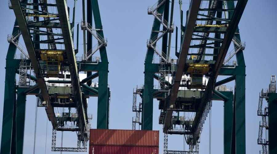 Noviembre ha sido el mes con m&aacute;s jornales contratados en el puerto de Valencia. Foto: DP.